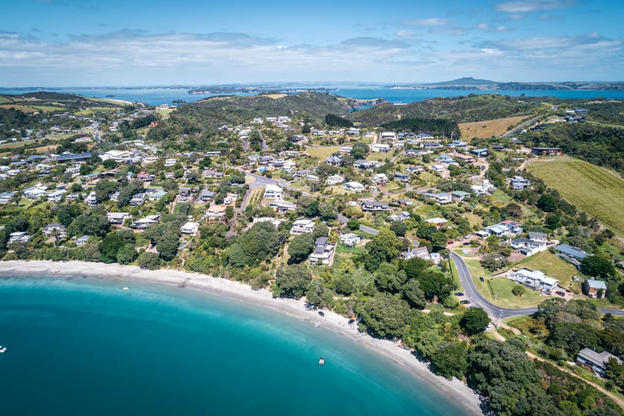 Oneroa beach 2 min walk away