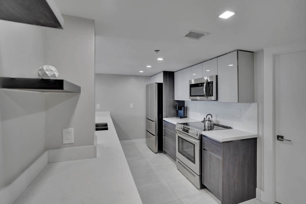 Fully equipped kitchen with laundry room