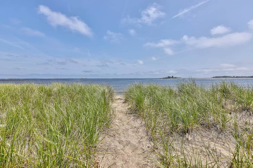 Welcome to Hills Beach Hideaway with Private Beach Access Welcome to Hills Beach Hideaway with Private Beach Access