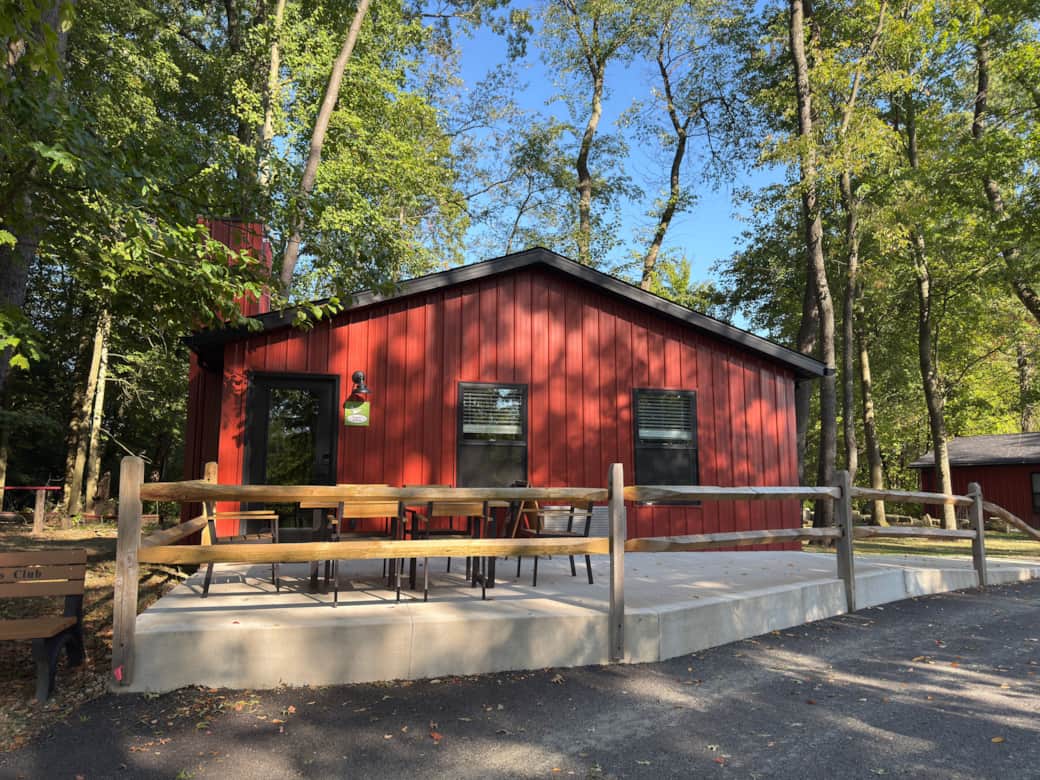 Elisa's Entourage Exterior