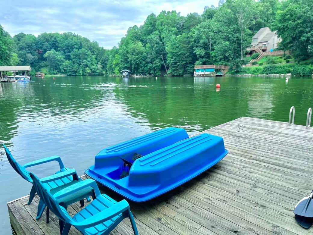 Dual sided docks on either side of the boat lift.  A floating dock on one side (bring your own boat to enjoy your lake trip!) a fixed dock on the other. 
