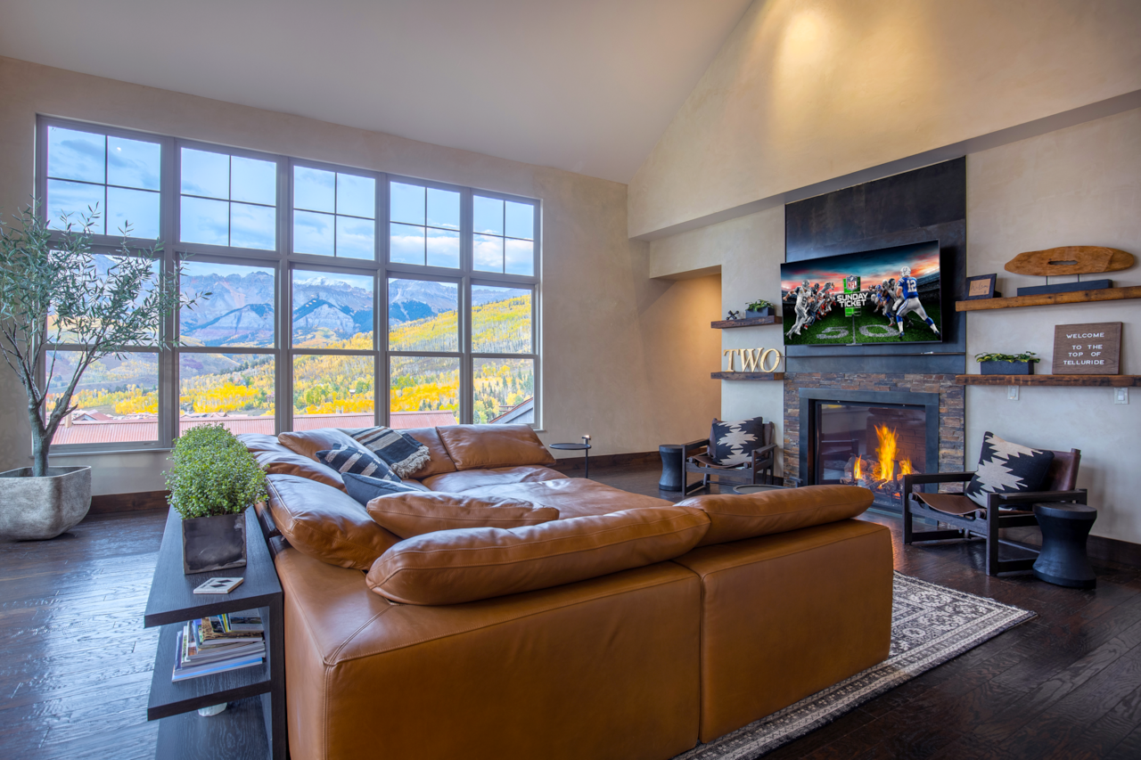 Fireplace and flat screen for the ultimate cozy time