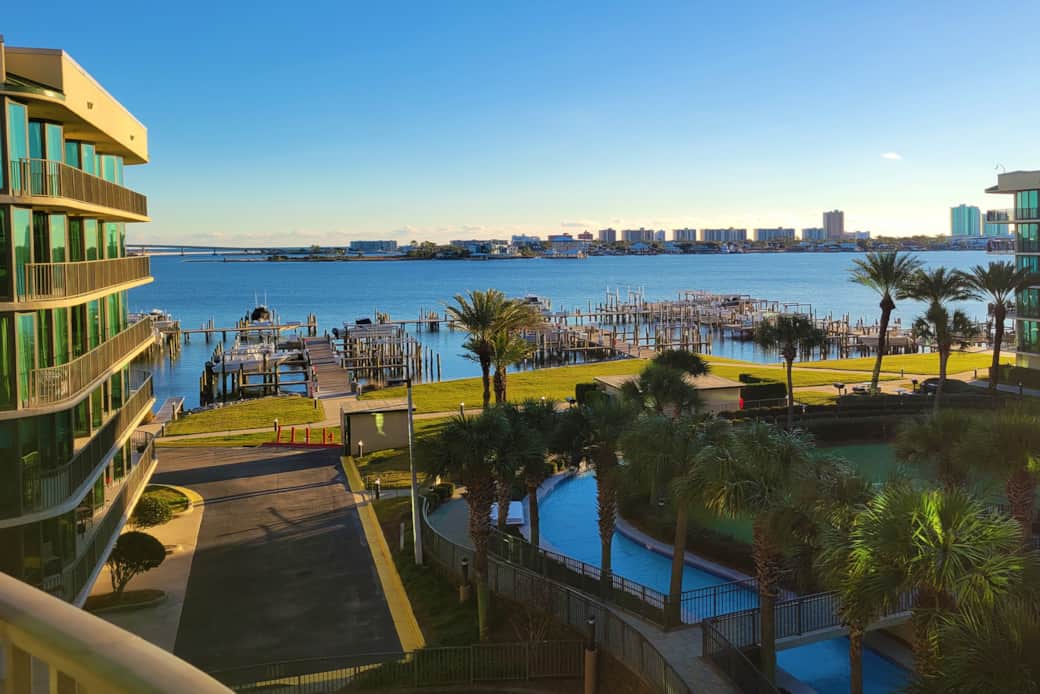 Phoenix on the Bay 1431 64