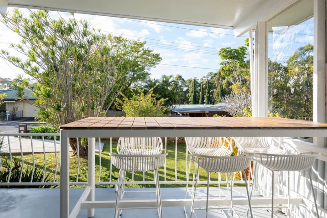 House: Front porch/balcony