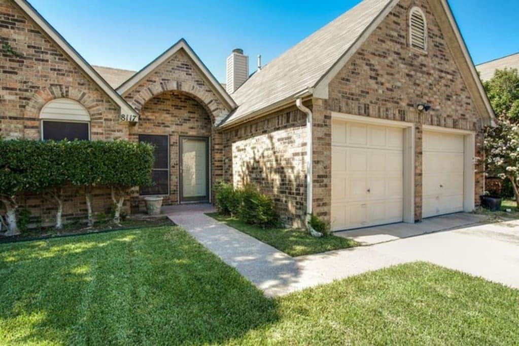 Single Family Detached House with Two Garage