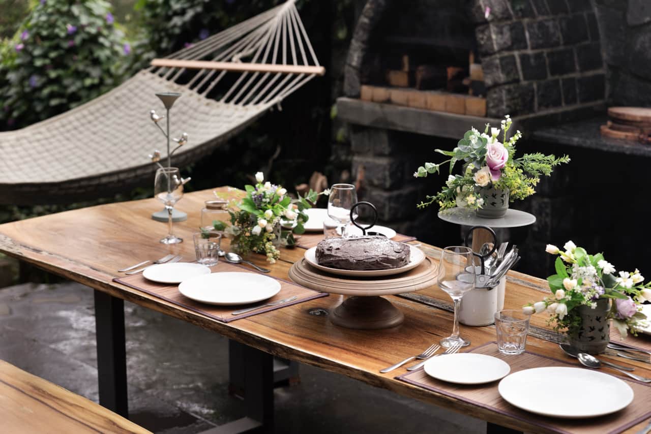 04 grounds south garden terrace dining 01