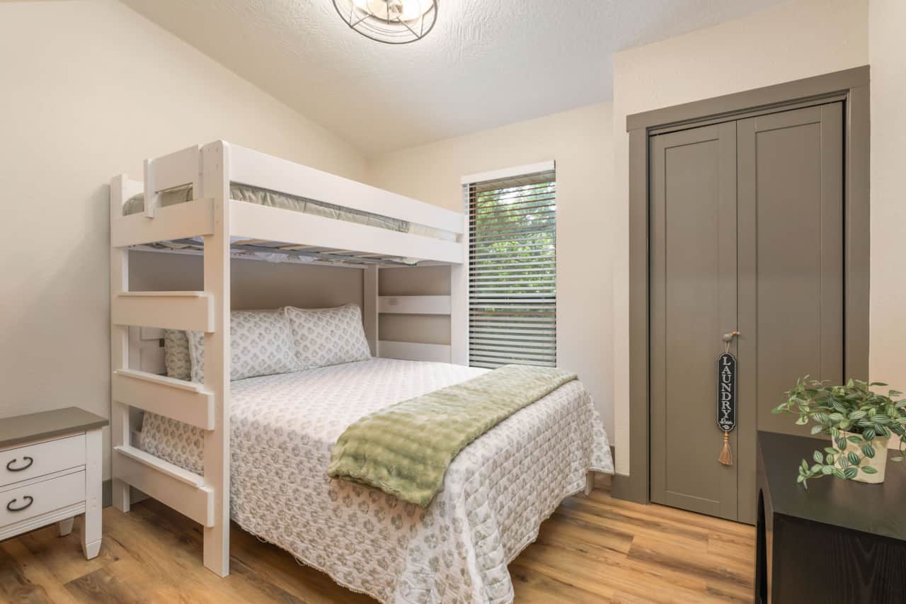 Cabin100OMR 10