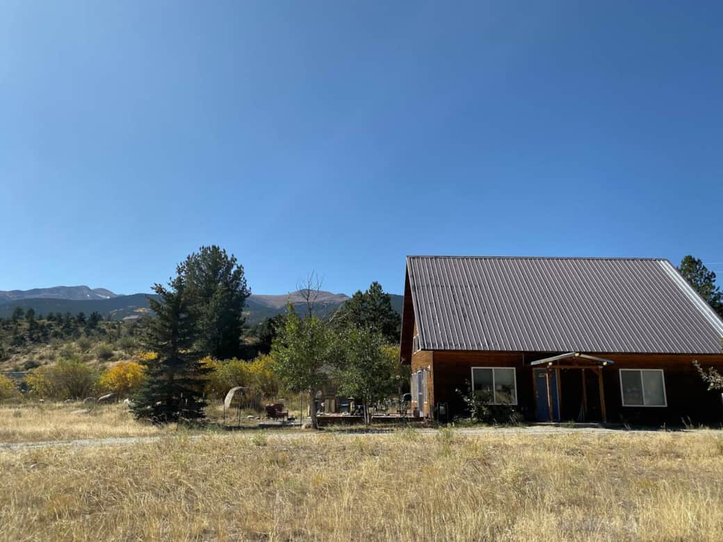 If you look closely, there is a nice sized fenced in yard for the pups while you relax on the patio with Mountian views! 