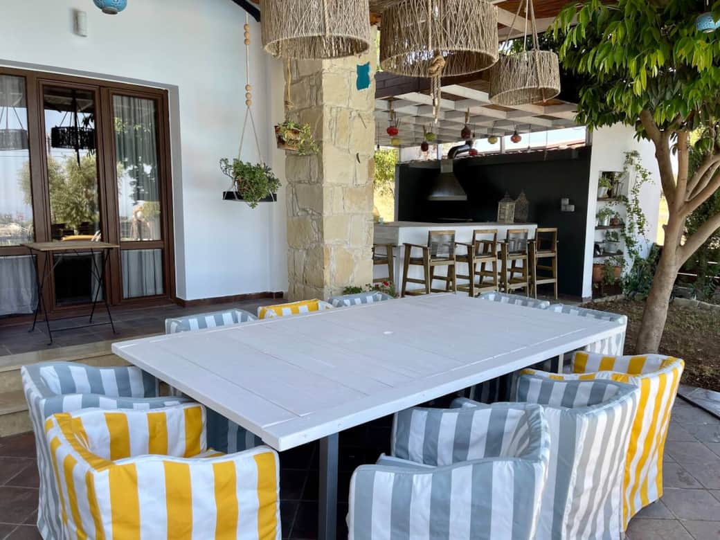 Outdoor dining and bbq bar