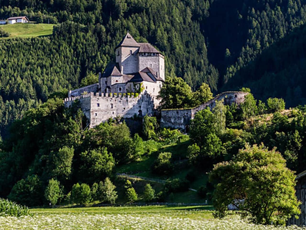 Reifenstein Castle – one of South Tyrol’s best-preserved castles and a journey back to medieval times.