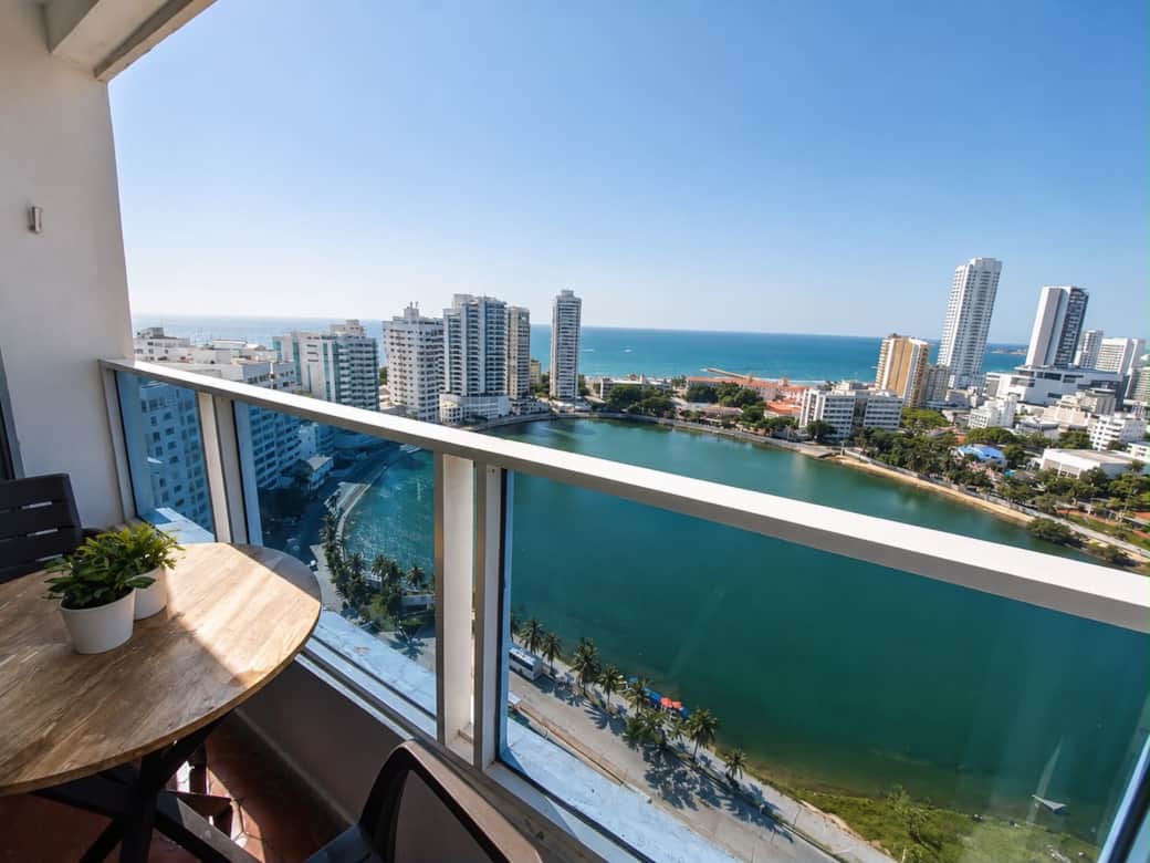 Vista al Mar Caribe y a El Laguito desde el balcón del apartamento 