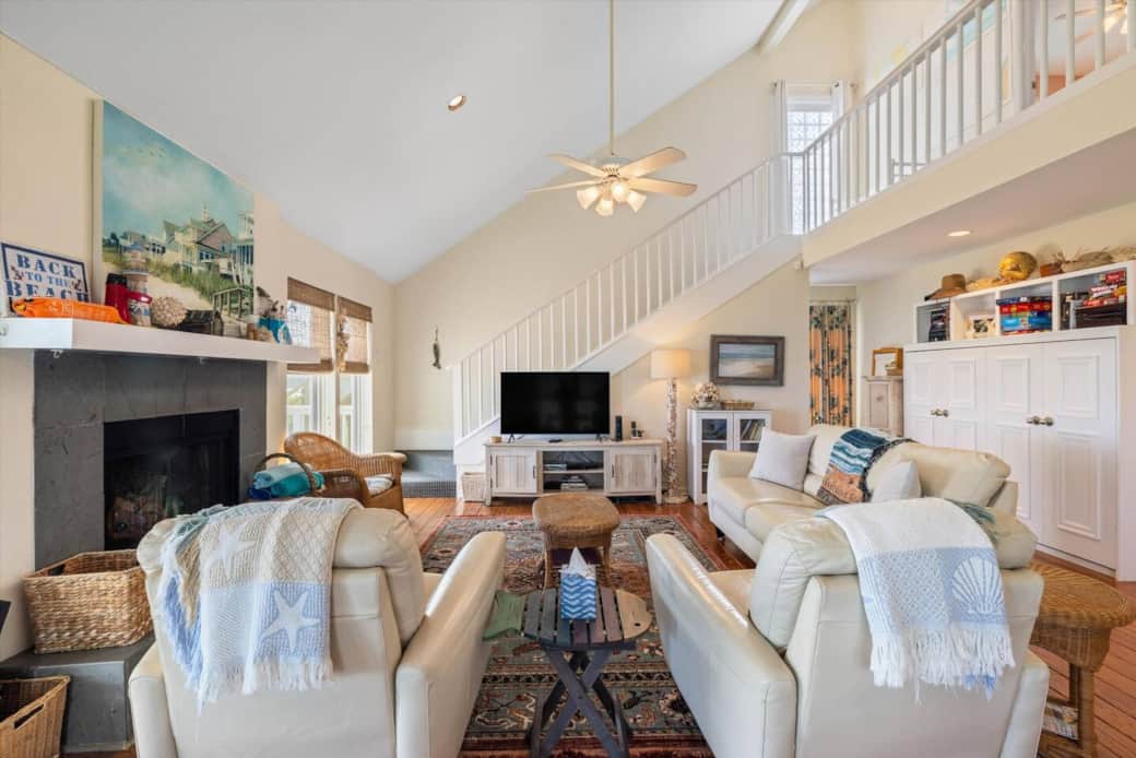 Vaulted ceiling allows for open floor plan and loads of natural light.