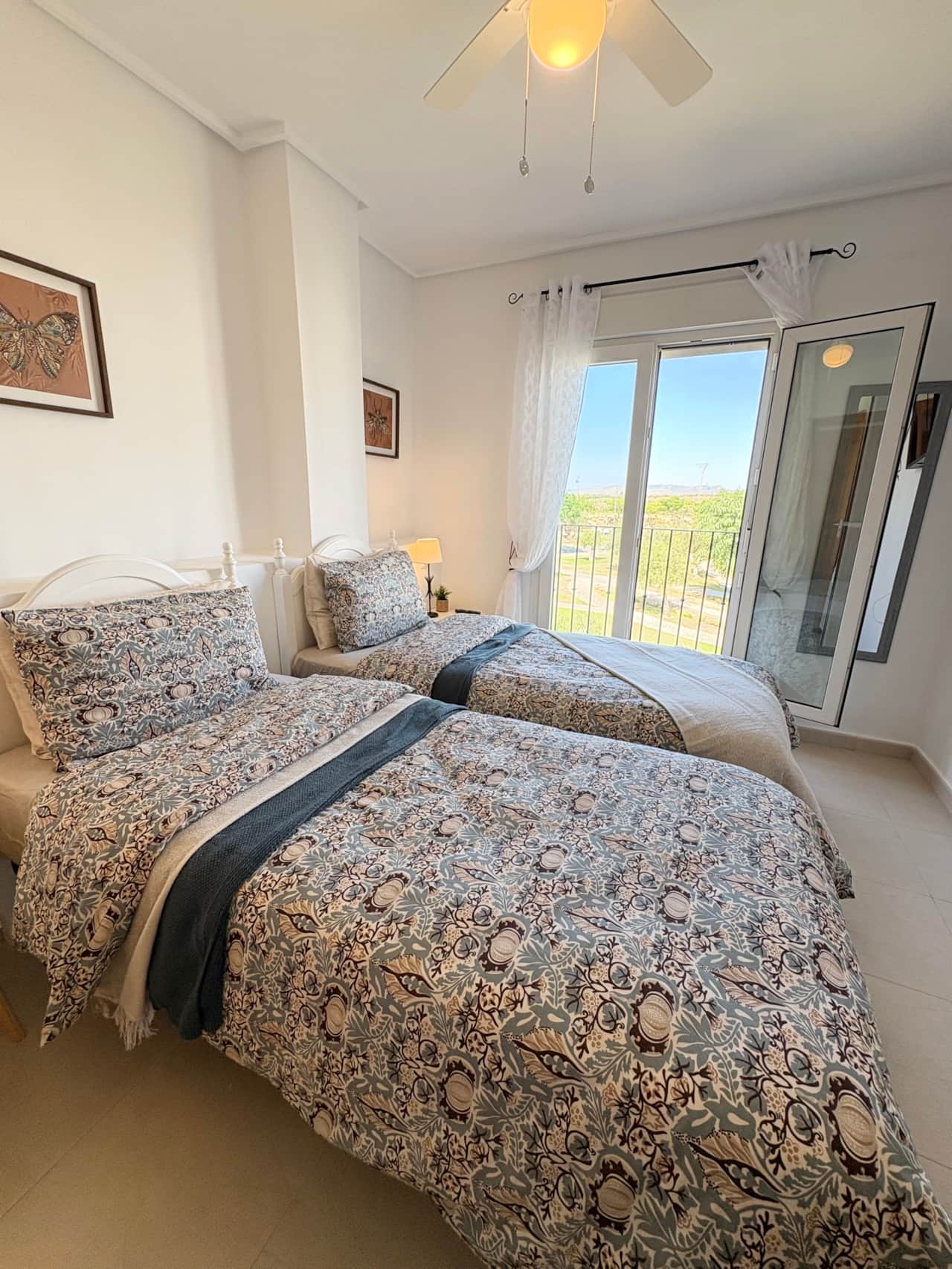 Twin bedroom 