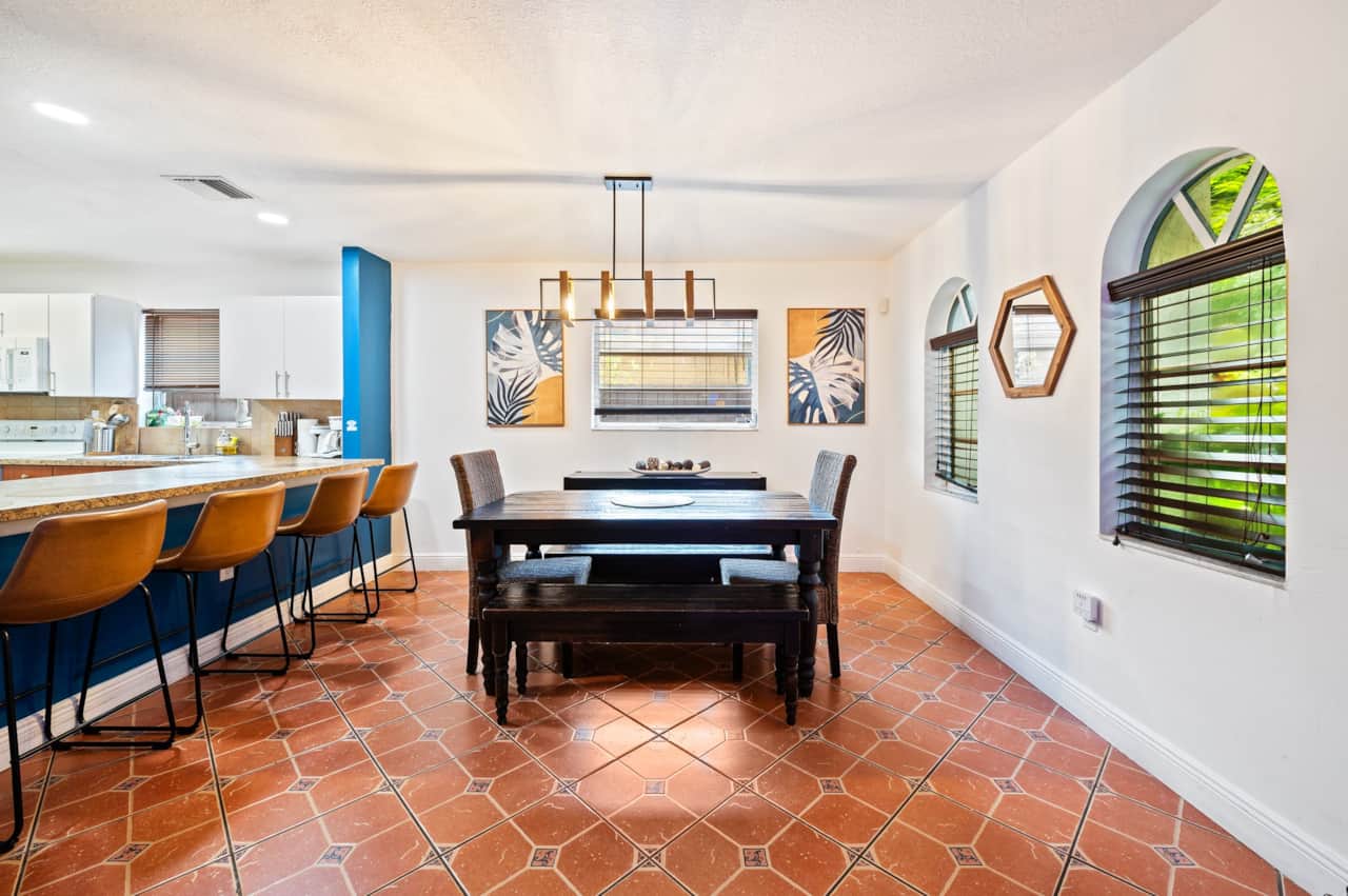 20 web or mls 2740 sw 28th ave