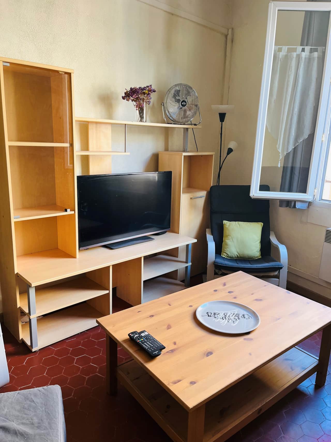 TV, storage space