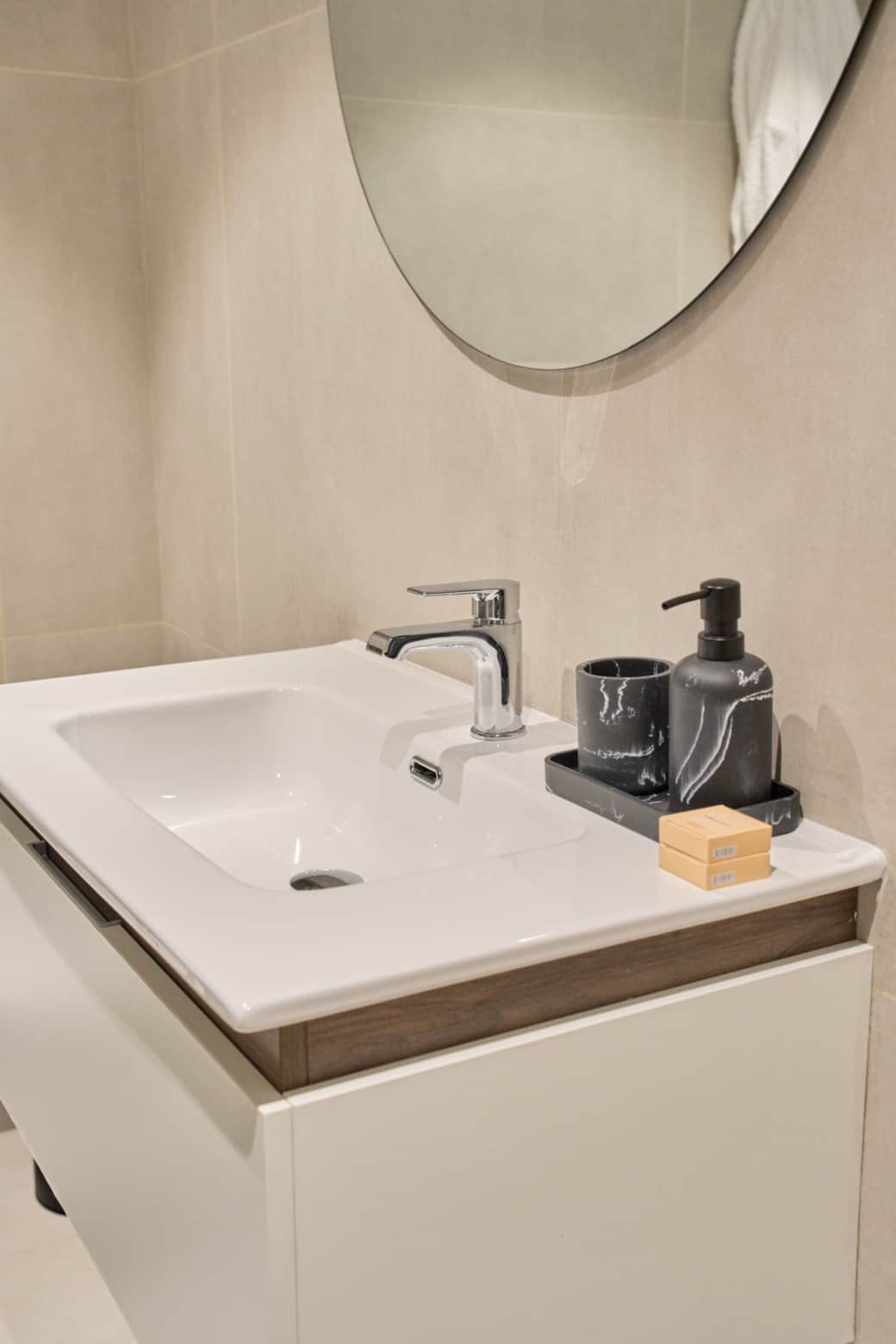 Suite 316 Mercury 027