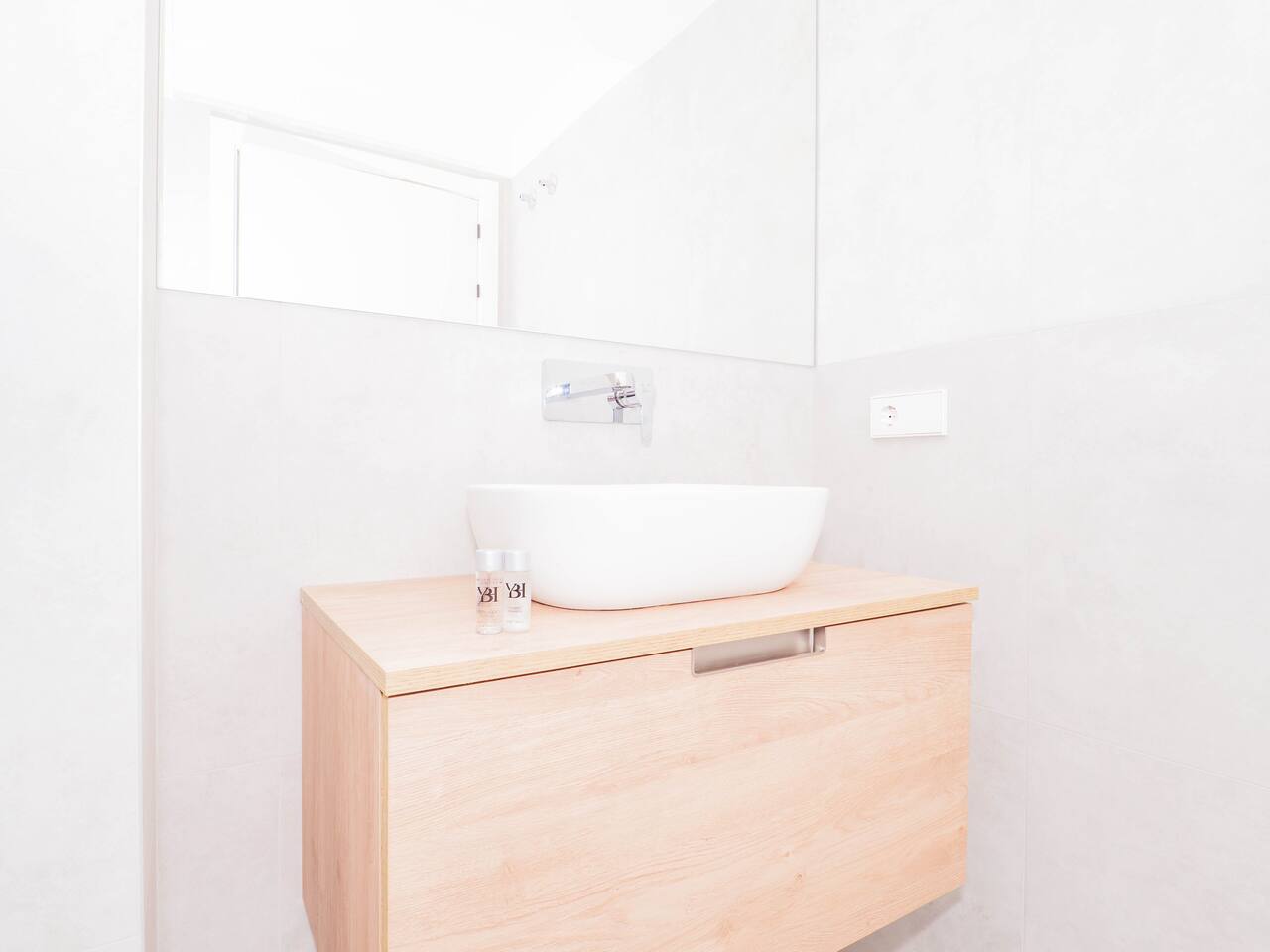 YBH Atlantic Boutique - Oleaxe 3A