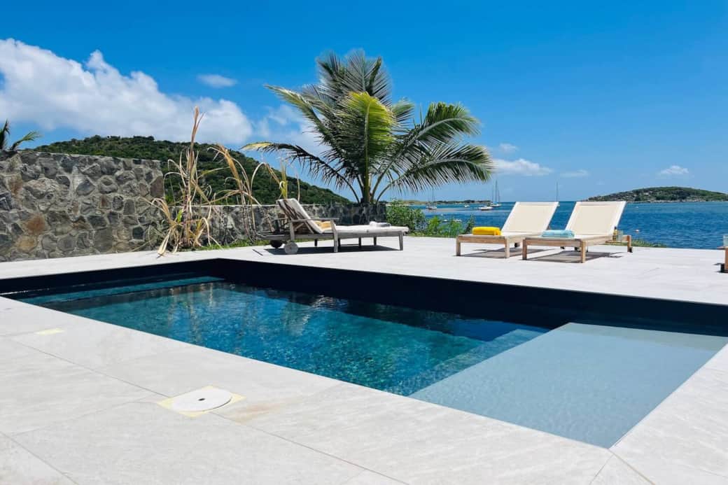 Swimming pool with deck chairs and sea view Chez Martine