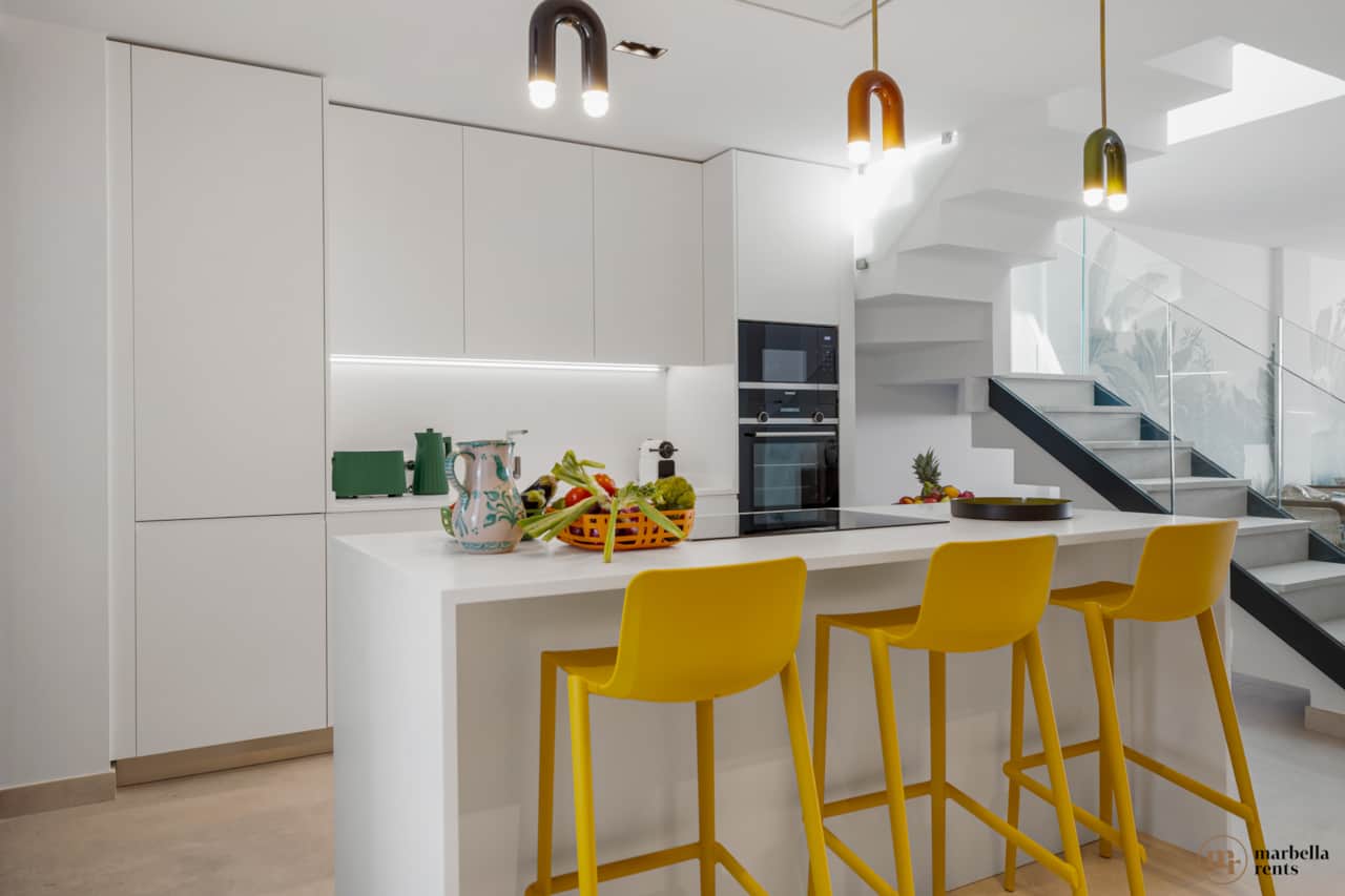 Fully equipped open plan kitchen.