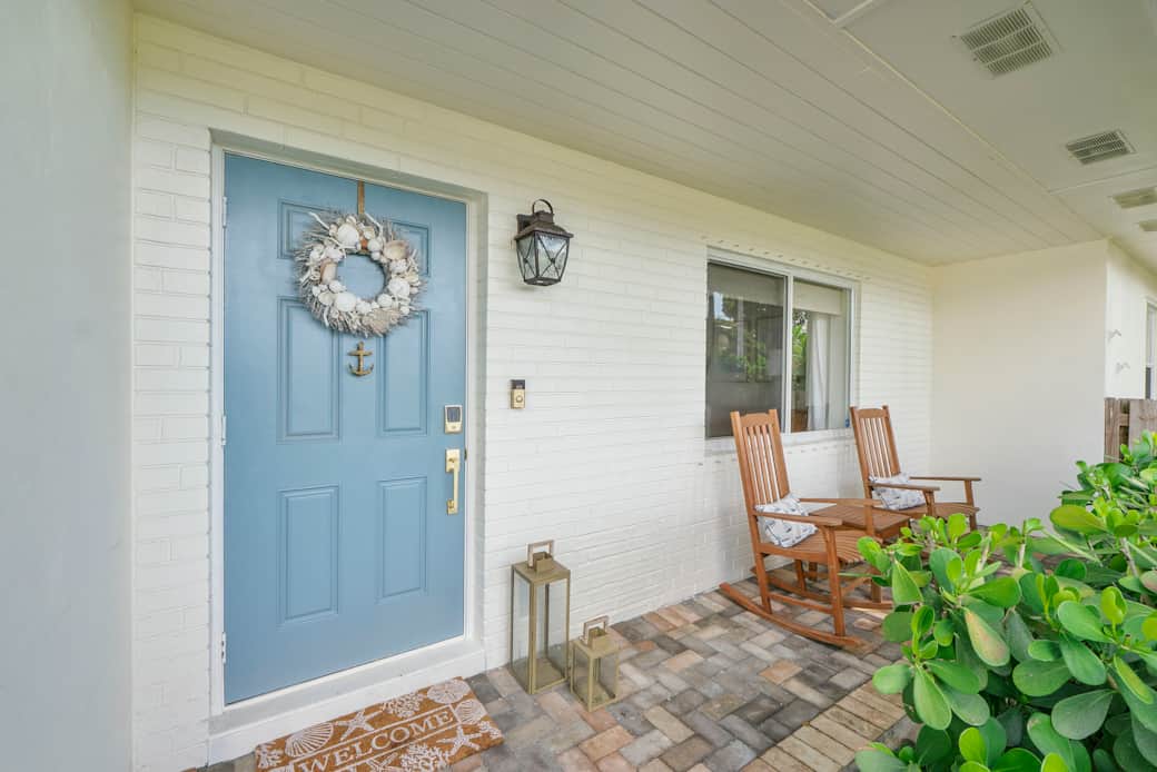Sea La Vie Front Entry