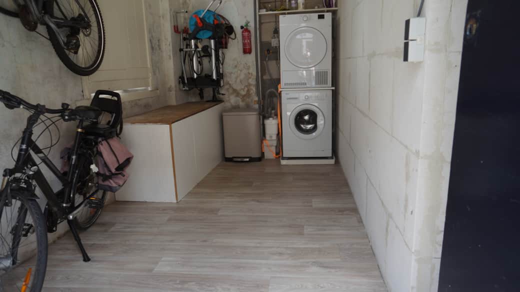 Garage room for 2 bikes