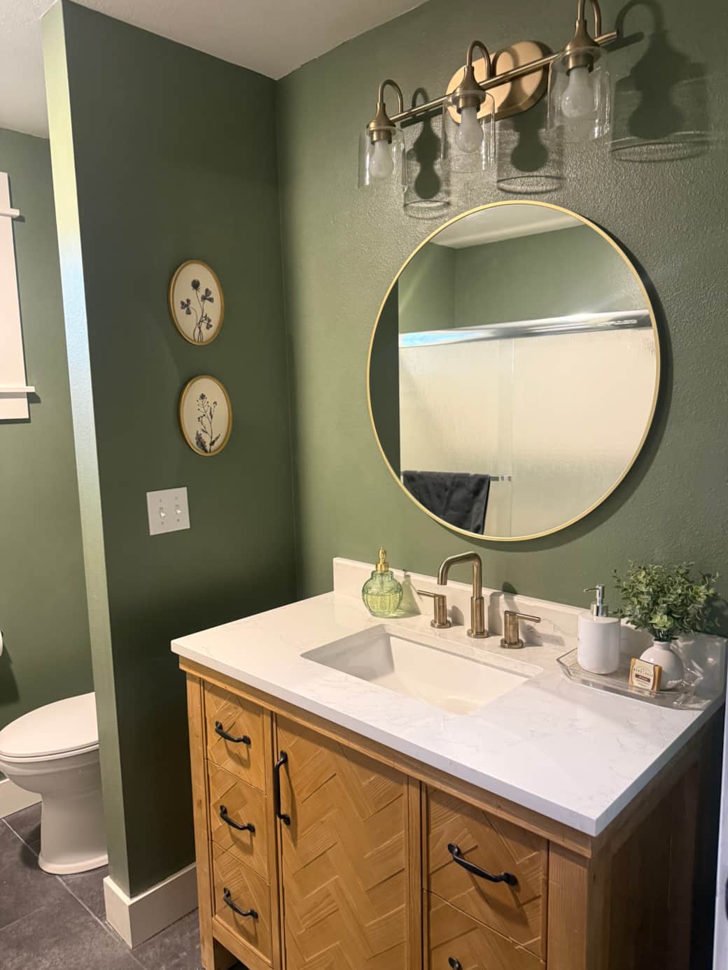Main bath- tub and shower