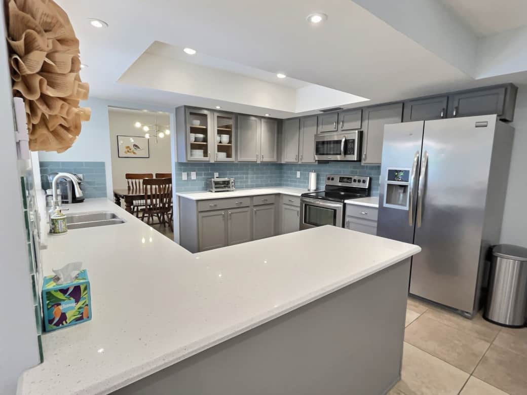 Kitchen with dining room to the side