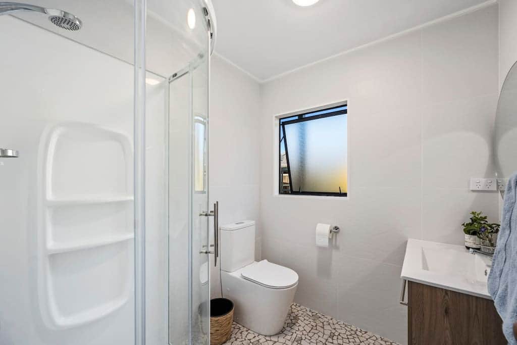 Mandevilla Room ensuite bathroom, offers a heated towel rail (on timer), and great water pressure.