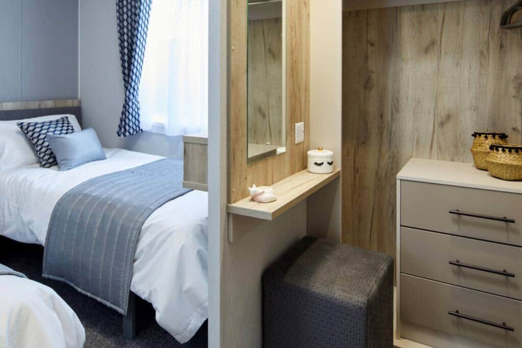 Second bedroom with 2 x single beds
