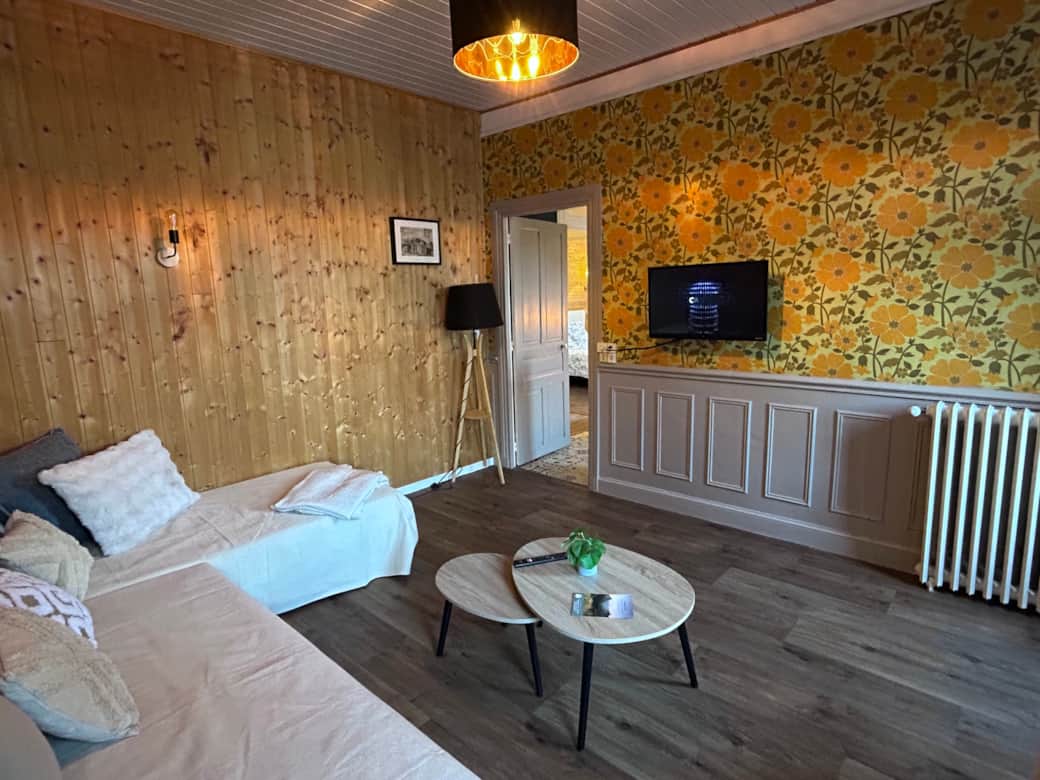 CONFIGURATION POSSIBLE  DU SALON : 2 LITS 90 OU 1 LIT EN 180