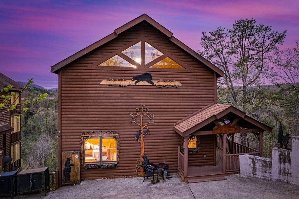 A rustic cabin that's quiet, safe to drive to with amazing views