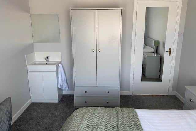 Room 8 (3)