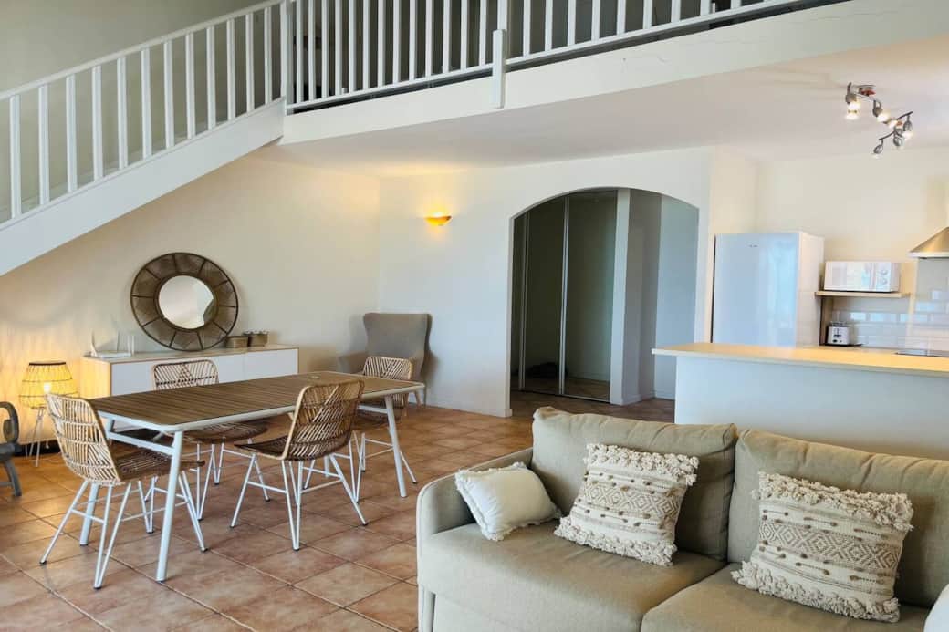 Living room with lounge and dining area Fanny 2