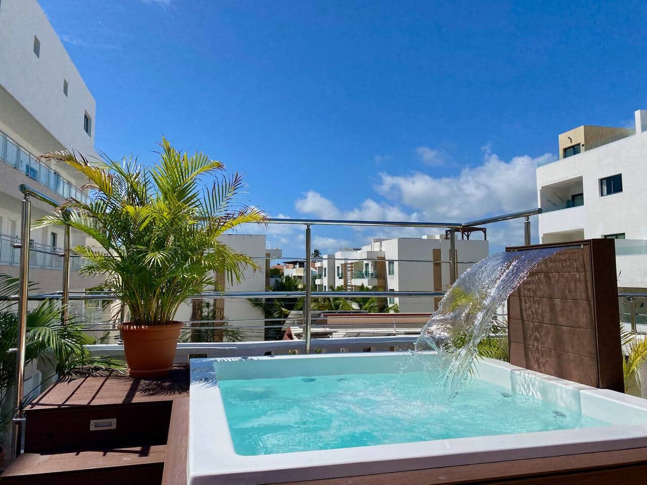 Shared Rooftop with Jacuzzi
