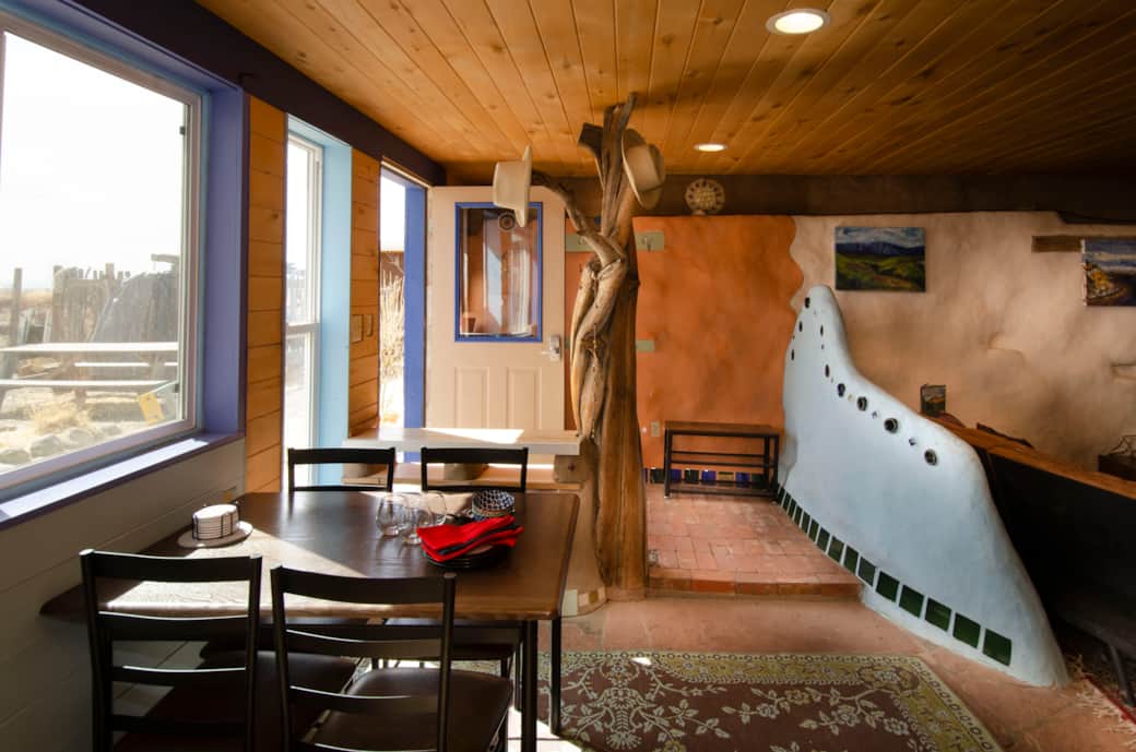 The natural world blends seamlessly into this comfortable earthen off-the-grid abode The natural world blends seamlessly into this comfortable earthen off-the-grid abode