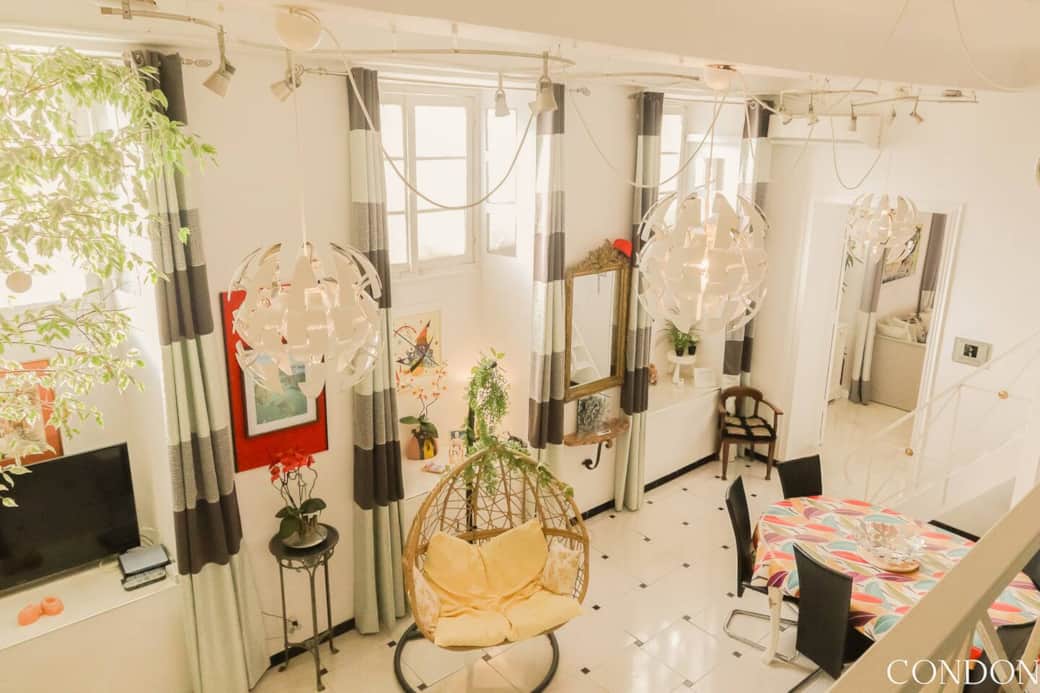 Premier salon cathédrale 4 mètres  de hauteur de plafond.