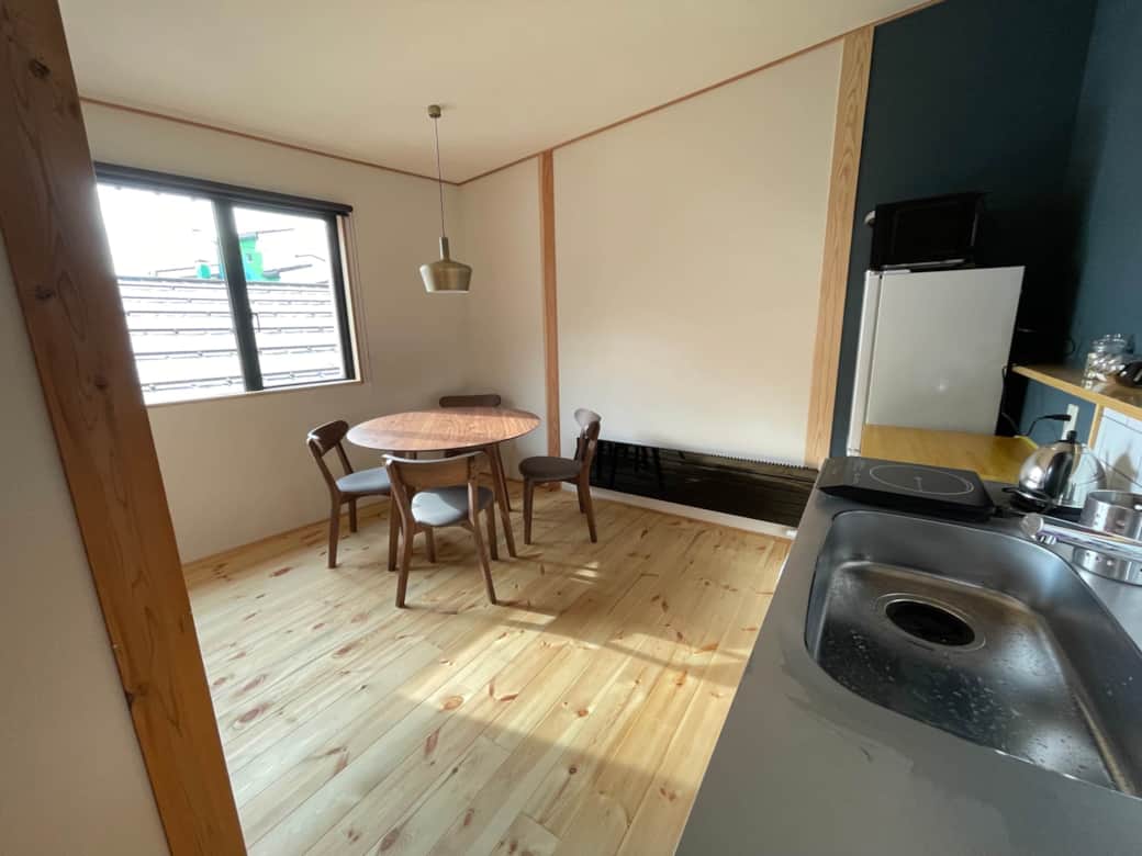 Nice and open living room with big kitchen. Nice and open living room with big kitchen.