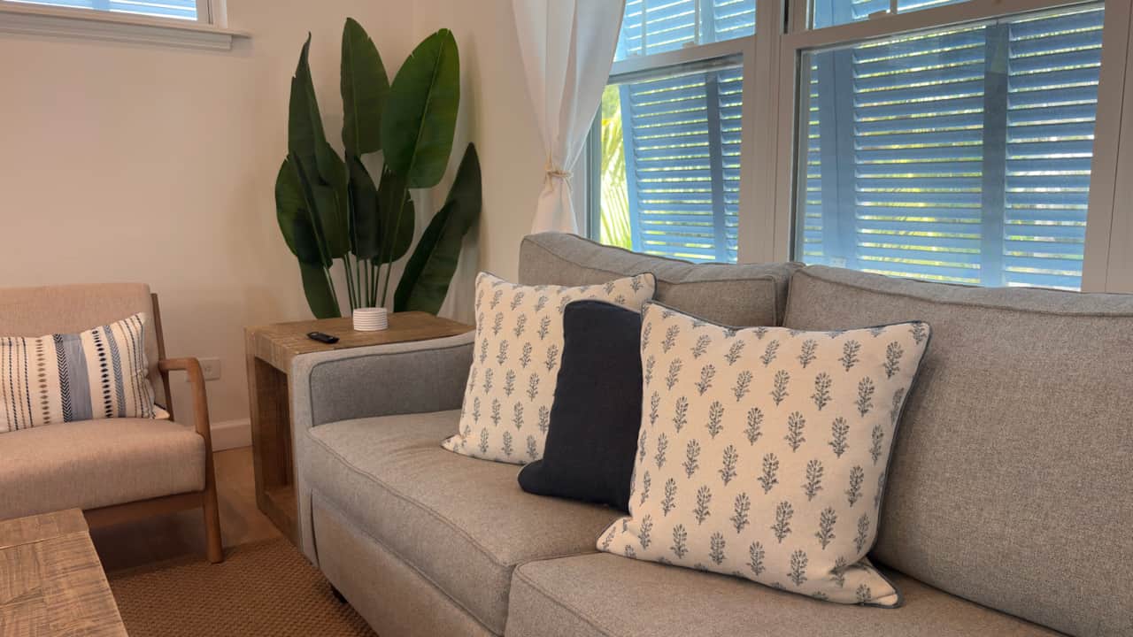 Villa 1 sofa details