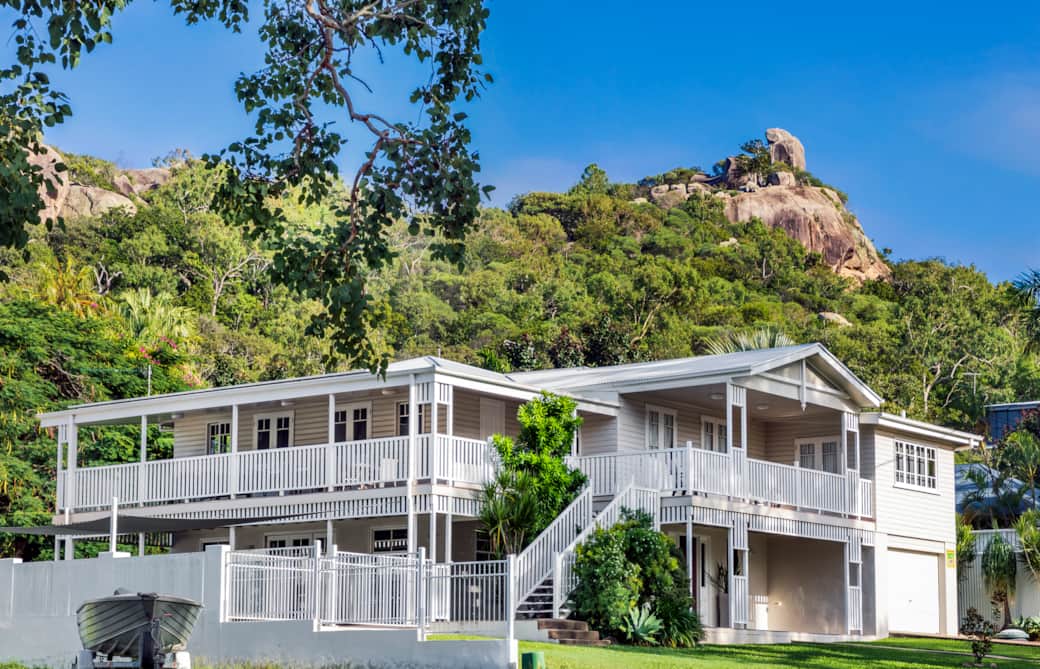 Island Adventure Holiday House with Sail Rock Lookout Behind