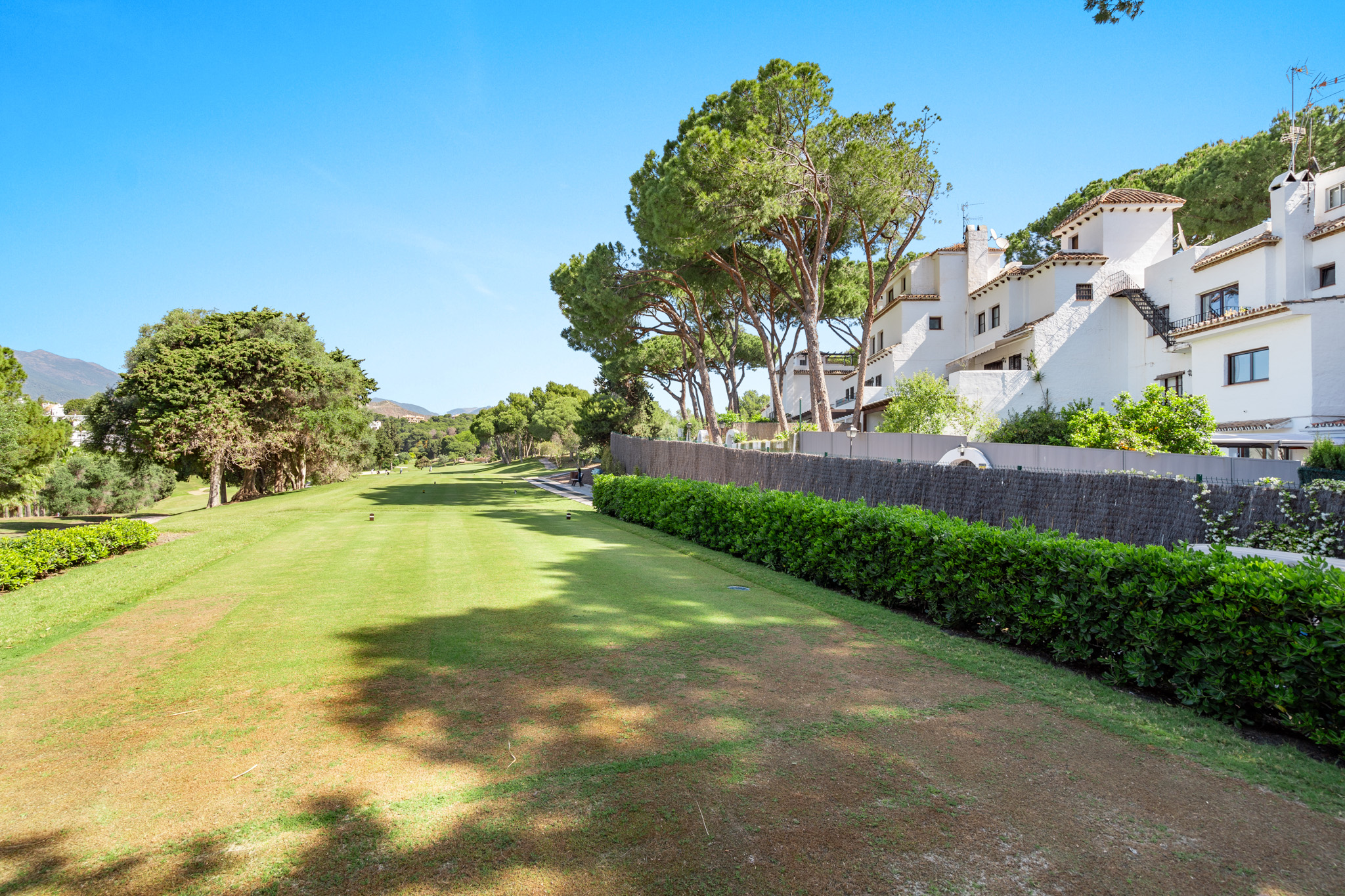 RDR575 - PH with Rooftop Terrace Overlooking Aloha Golf