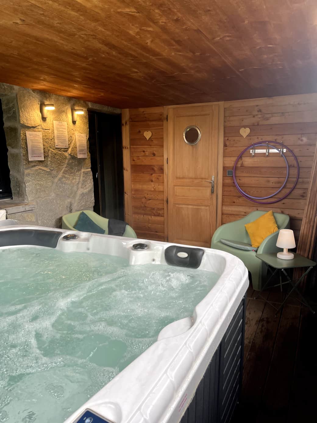 Whirlpool im Chalet Coup de coeur du Renard Whirlpool im Chalet Coup de coeur du Renard