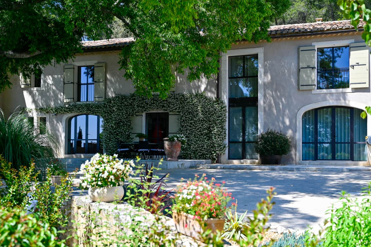 The Mas façade, included with the Bastide in the 6-bedroom stay