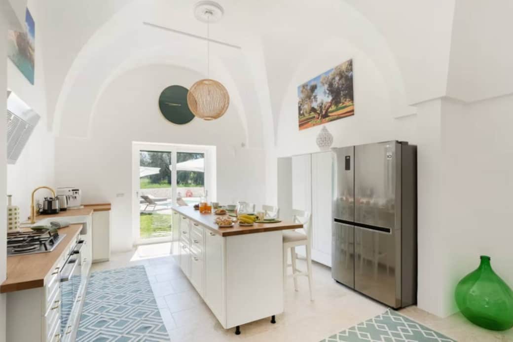 Kitchen island with plenty of space 