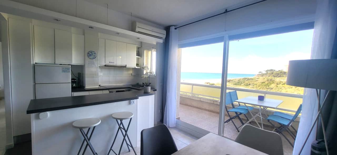 Living room, kitchen and terrace - Photo 2