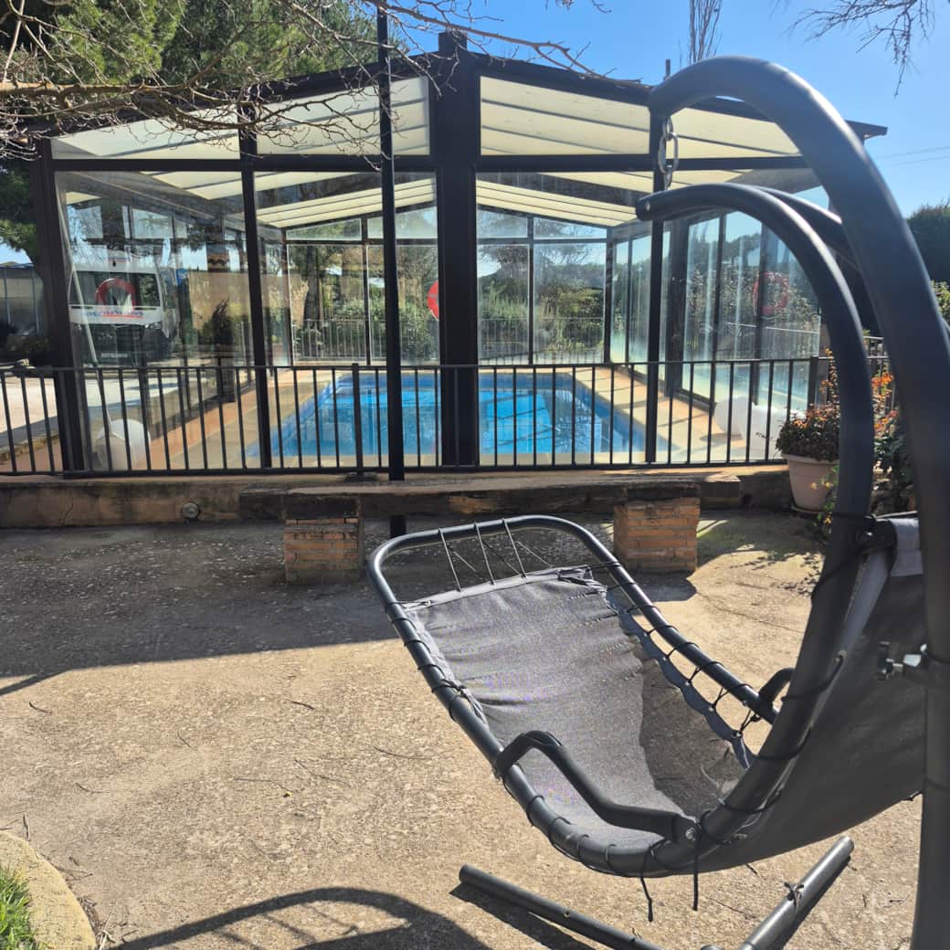 Jardín con vistas a la piscina