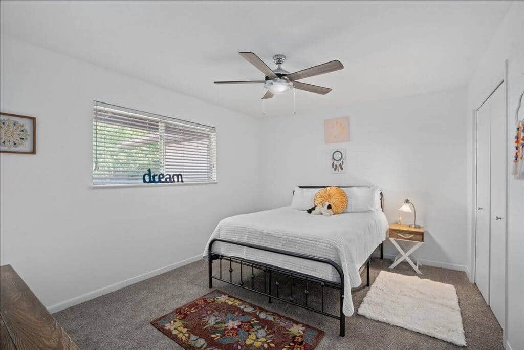 Bedroom with queen sized bed Bedroom with queen sized bed
