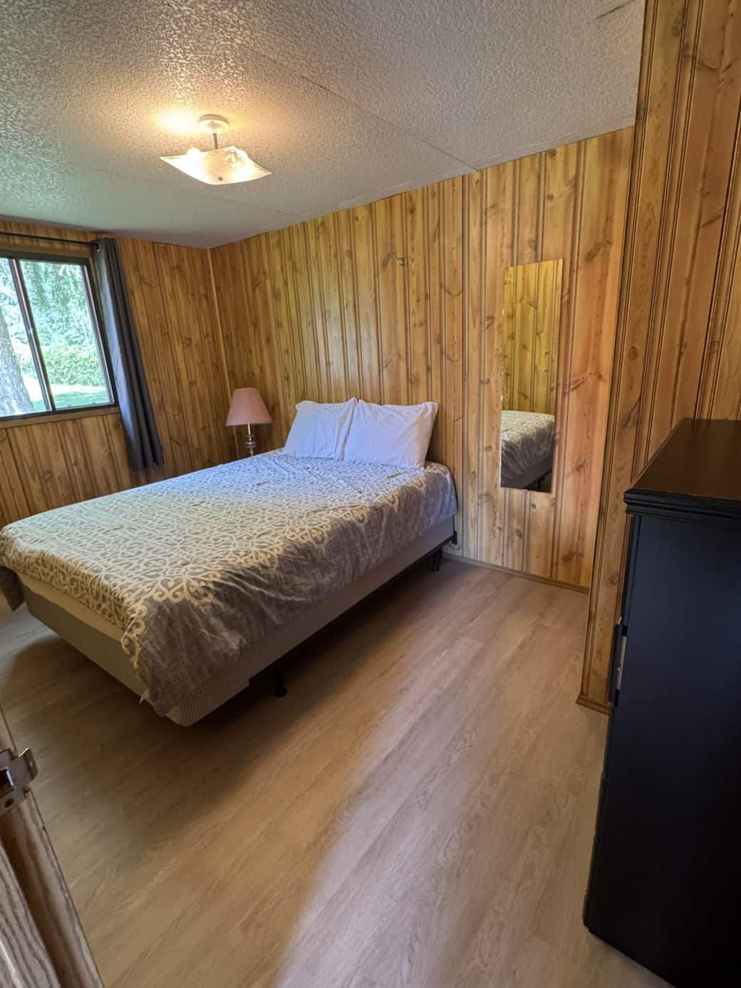 Main Bedroom Queen