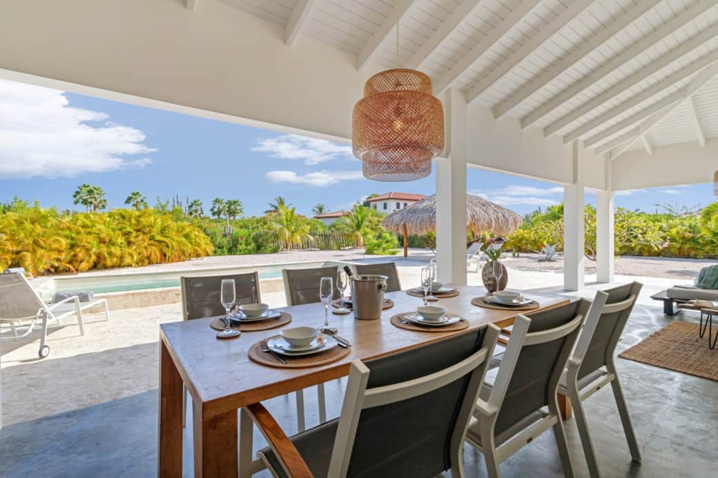 Exclusief buiten dineren bij Palm Villa Bonaire