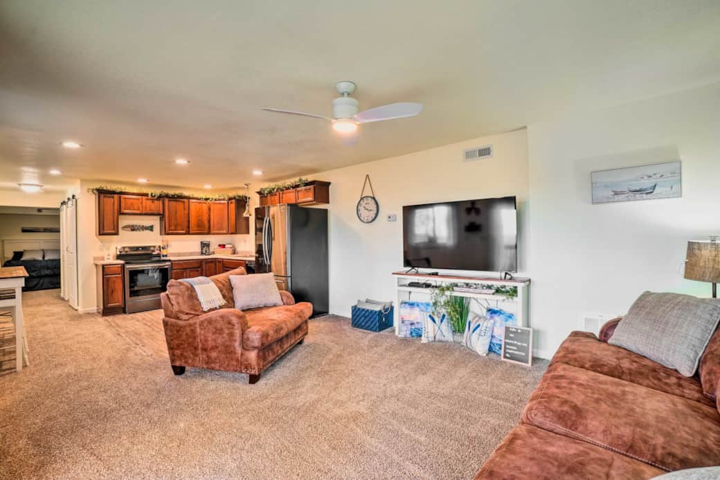 Living Room-Kitchen-Bedroom Living Room-Kitchen-Bedroom