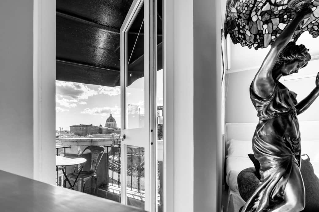 Tra la quiete del Living e l’orizzonte, un dialogo di luce.